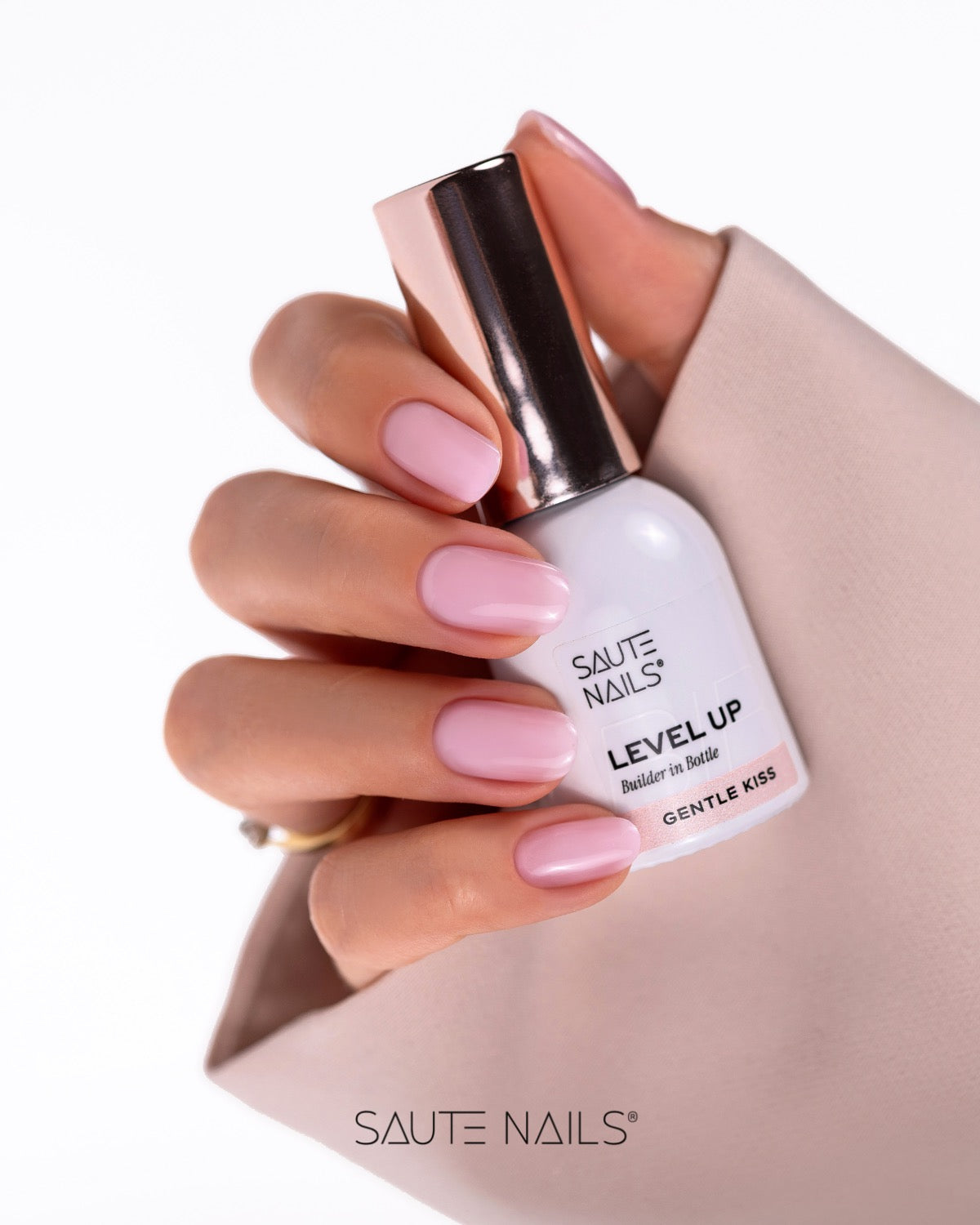 BiB Level UP Builder in Bottle – Gel Construtor Gentle Kiss (Rosa Leitoso semi-transparente) 8ml